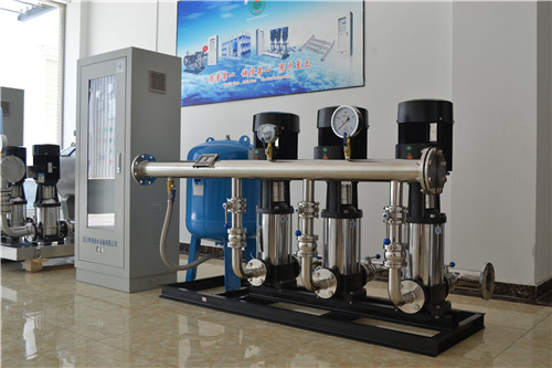 气压罐在无负压、恒压变频供水设备中有何作用?