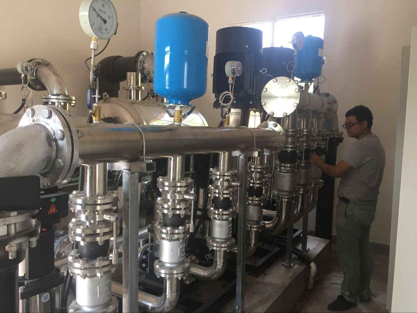 二次供水设备中气压罐与稳流罐的区别